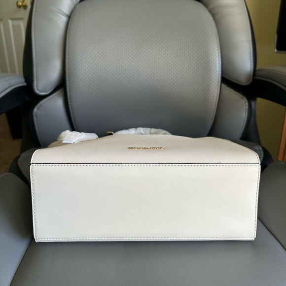 Michael Kors Kaylee 2-1 Medium Leather Satchel, Light Cream, NWT - Picture 9 of 11